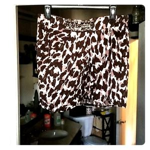 Leopard print short skirt.